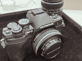 OLYMPUS:OM-D E-M10 Mark III EZダブルズームキット ブラックなど2点