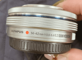 OLYMPUS:M.ZUIKO DIGITAL ED 14-42mm F3.5-5.6/OLYMPUS:E-M10 + M.ZUIKO DIGITAL 25mm F1.8 シルバー/など2点