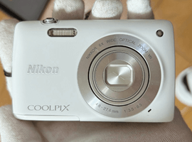 Nikon:COOLPIX S4300 ホワイトなど4点