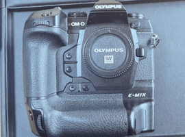 OLYMPUS:E-M1X ボディ/Canon:PowerShot G1X/など2点