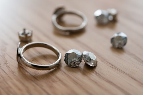 時代に左右されないデザインの宝石の選び方