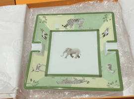 食器:エルメスなど2点