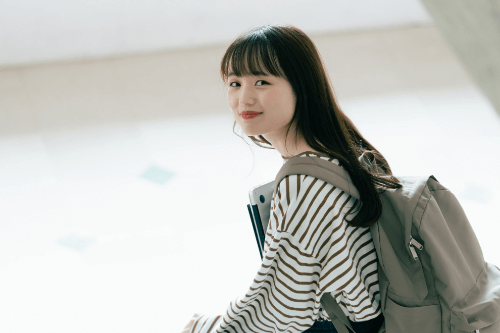 MCMはなぜ人気?「時代遅れ」とされたMCMに注目が集まる背景や人気リュックも紹介