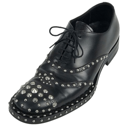 プラダ靴買取事情の特徴解説!査定額アップのポイントとは?